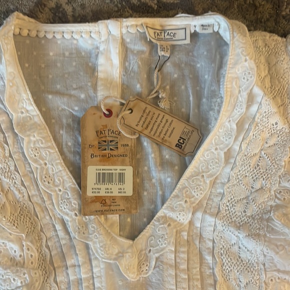 White blouse - Picture 3 of 3